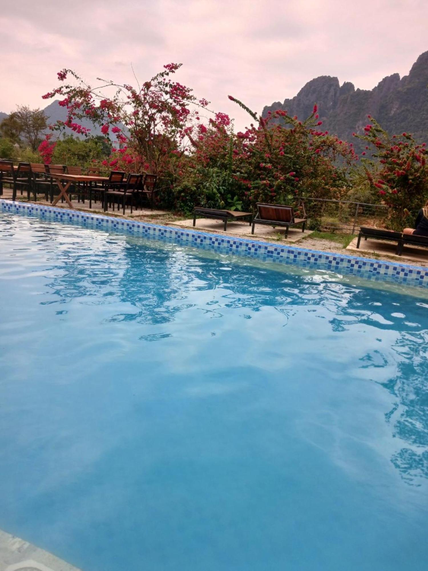 Riverside Garden Hostel Vang Vieng Luaran gambar
